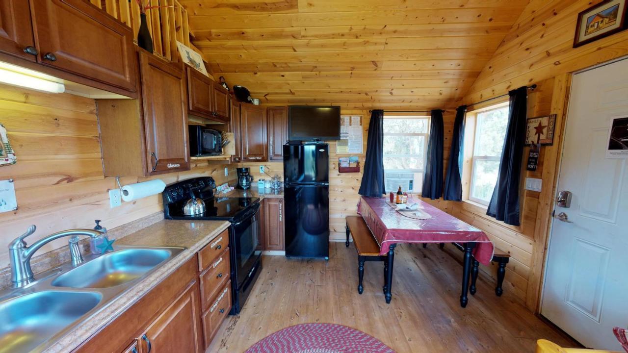 White Pine Cabin By Canyonlands Lodging Монтичело Екстериор снимка