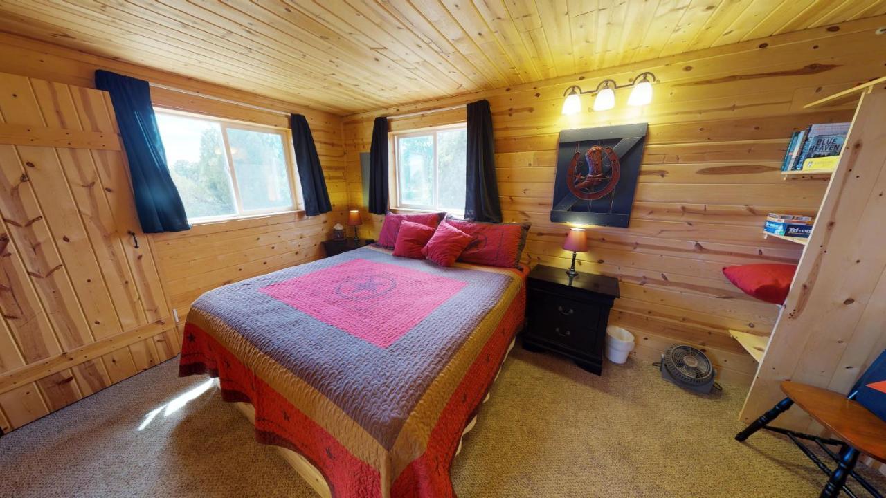 White Pine Cabin By Canyonlands Lodging Монтичело Екстериор снимка